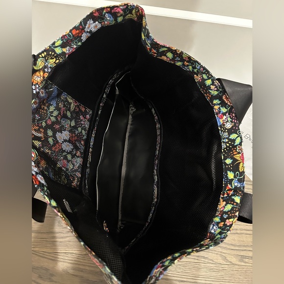 Vera Bradley Disney Limited Edition Drawstring Family Tote NWT - Picture 6 of 15